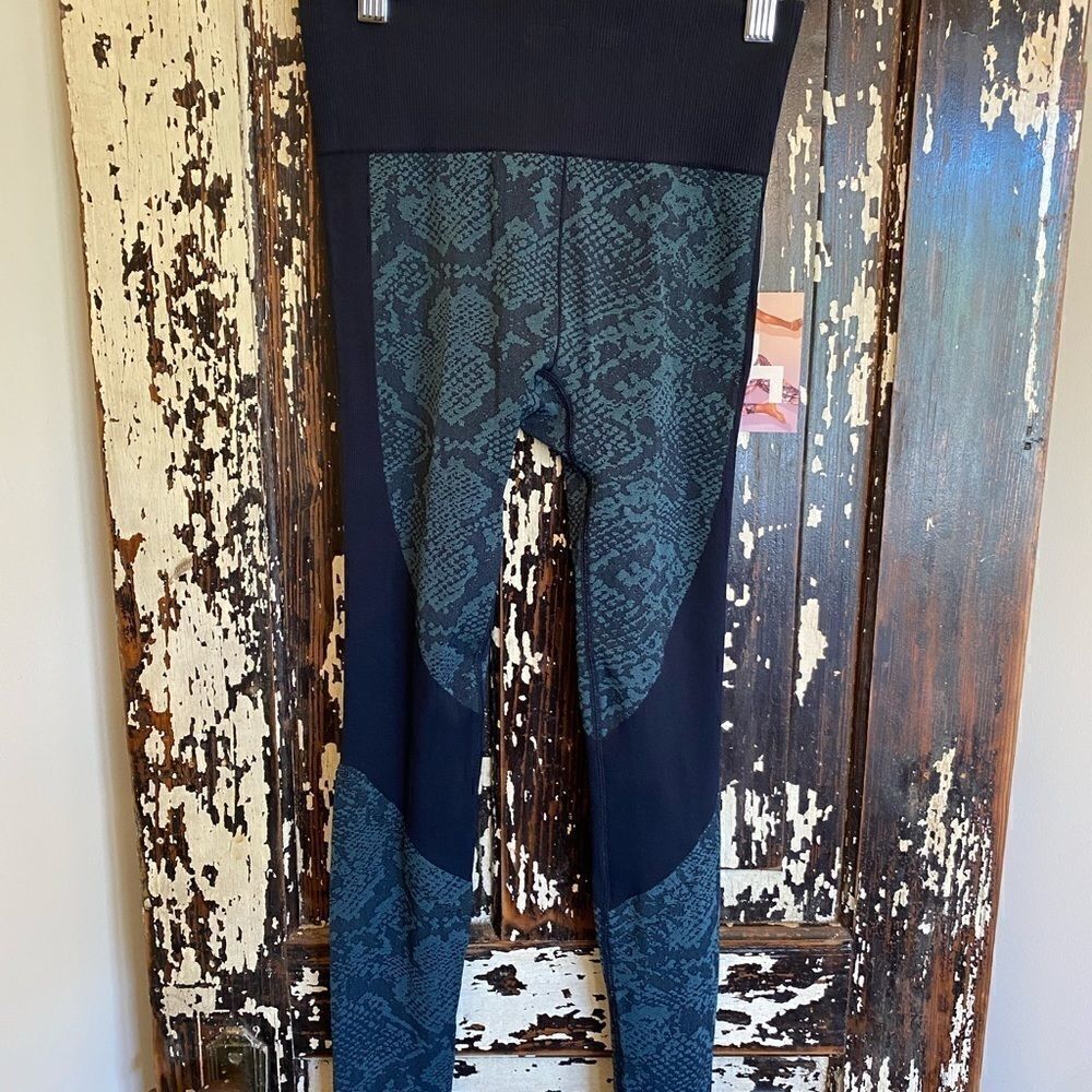 NWT Joy Lab 7/8 High Rise Teal Nights Leggings.